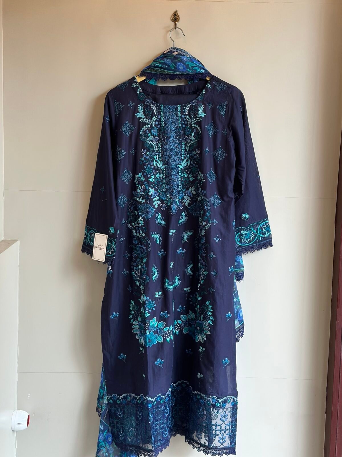 Pakistani Lawn 3PC