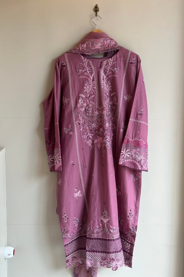 Pakistani Lawn 3pc