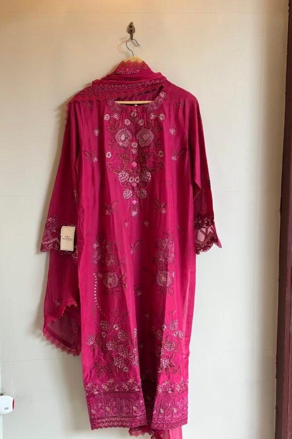 Pakistani Lawn 3Pc
