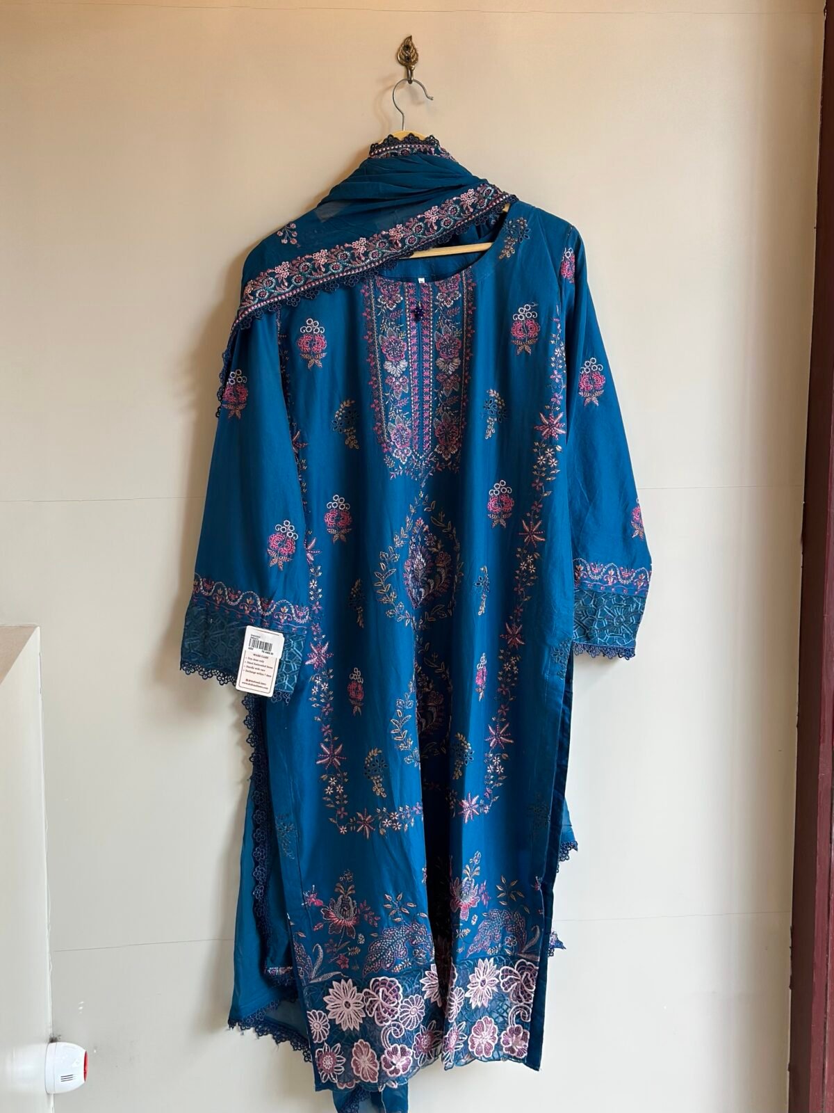 Pakistani Lawn 3Pc