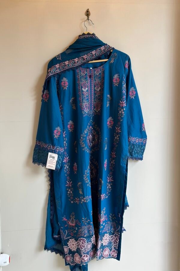 Pakistani Lawn 3Pc
