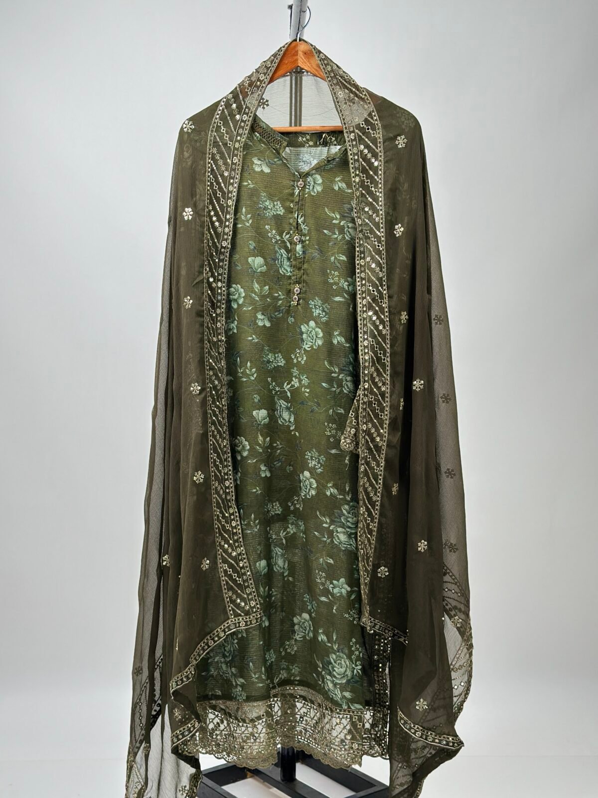 Pakistani semi party wear