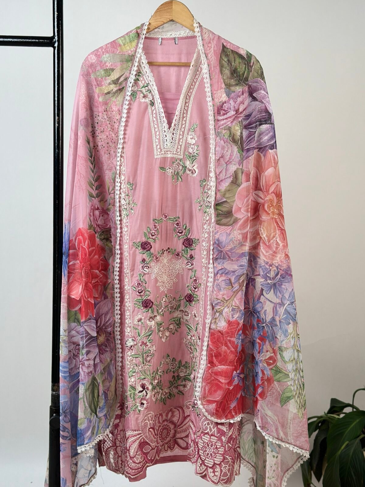 Pakistani Lawn 3Pc